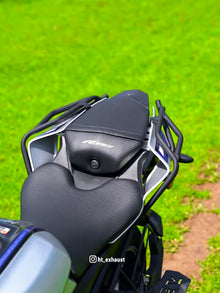 R15 V4 / M GRAB RAIL - SB 652