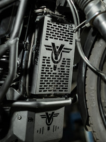 RADIATOR GUARD BLACK FOR YEZDI ADVENTURE 2025 / RD 943